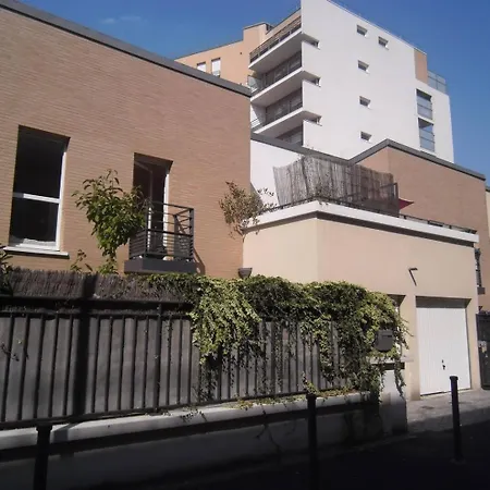 ホームステイ Private In Shared House サン・トゥアン